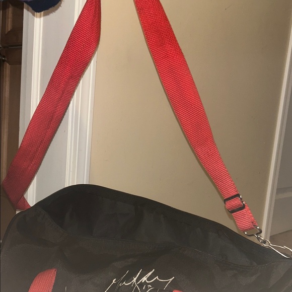 Coca Cola NFL Classic Black and Red Duffel Bag signed by Wayne Gretsky - Picture 11 of 11